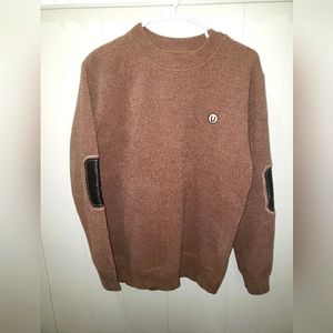 Round neck sweater with thick knitted bottom